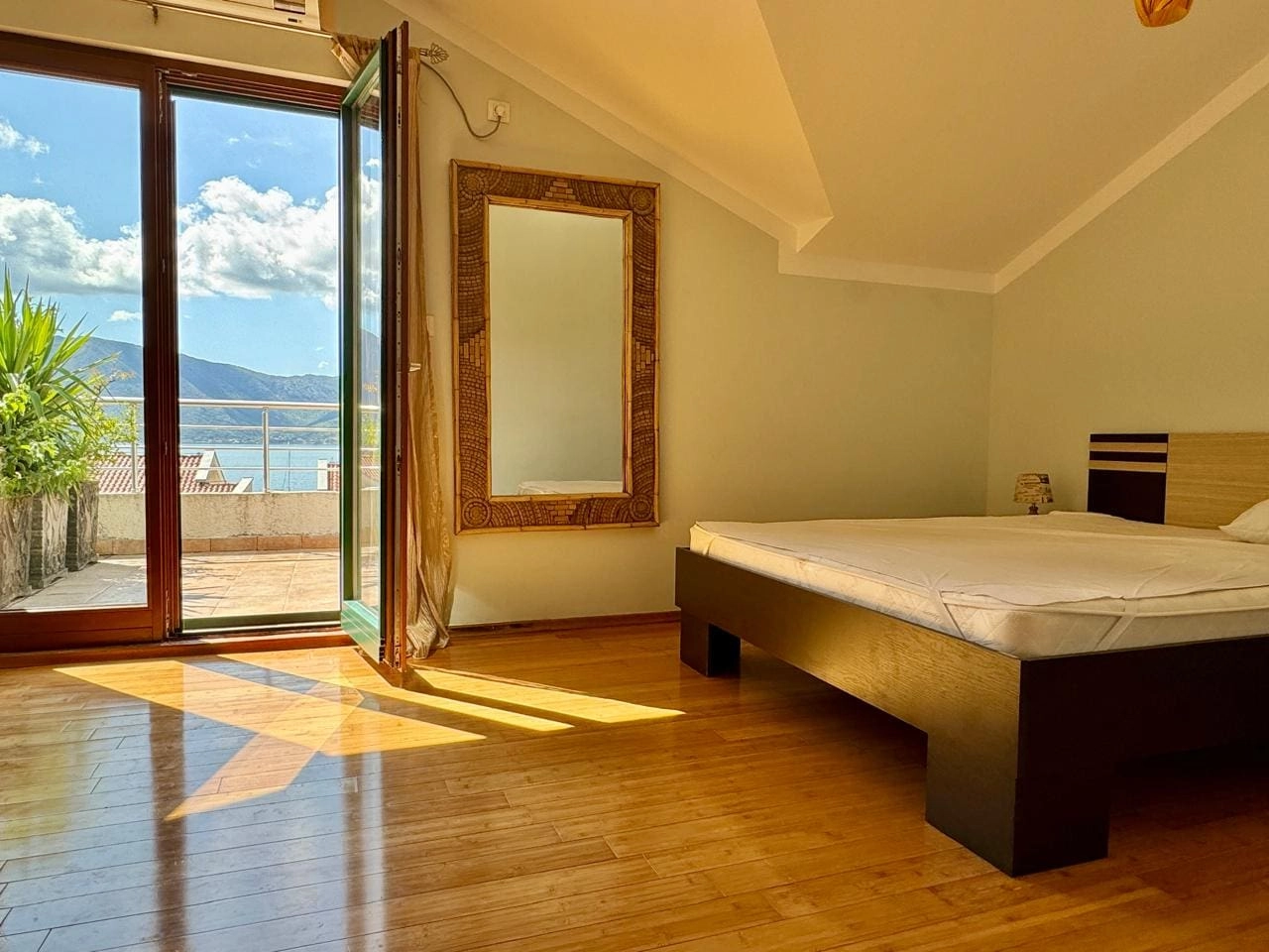 Trosoban-duplex-stan-u-Risnu-Kotor-14 Trosoban stan 130 m² – Risan, Kotor — fotografija 15