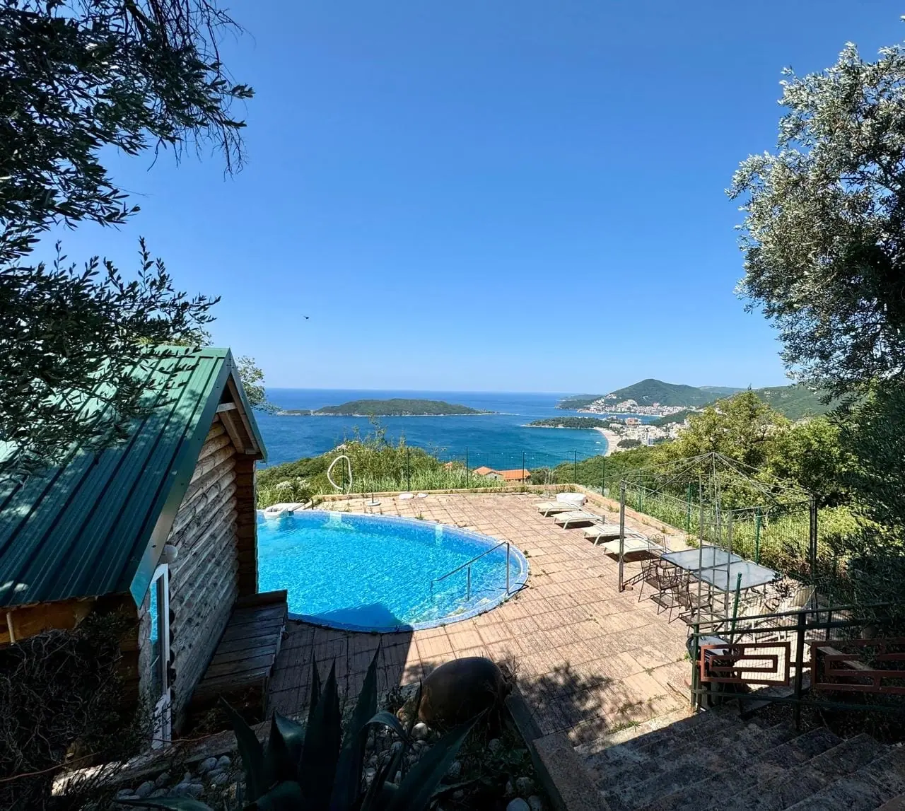 Vila-sa-bazenom-i-pogledom-na-more-u-Becicima-Budva-1 Kuća 286 m² – Bečići, Budva — fotografija 2