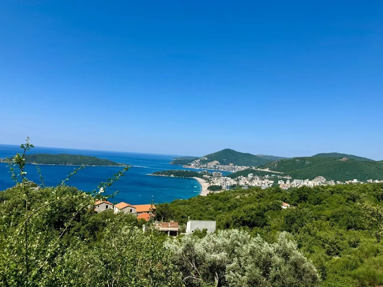 Vila-sa-bazenom-i-pogledom-na-more-u-Becicima-Budva-3 Kuća 286 m² – Bečići, Budva — fotografija 4