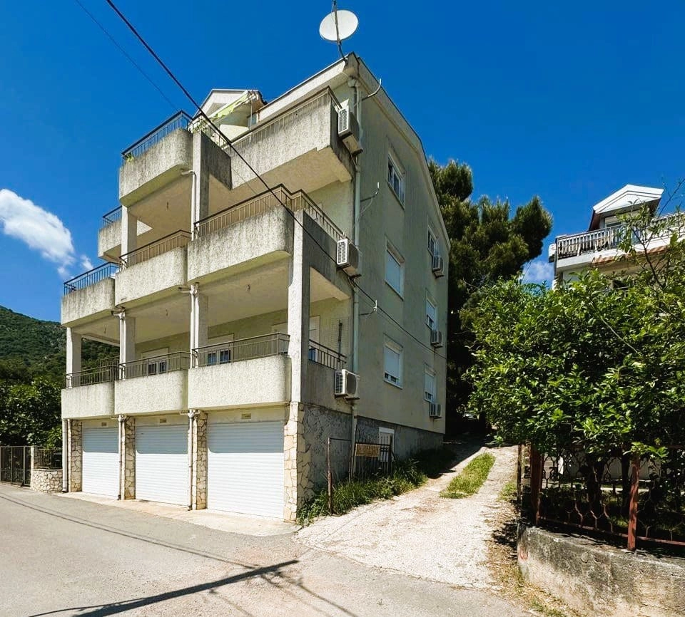 Kuca-sa-pogledom-na-more-u-naselju-Lazi-Budva-3 Kuća 337 m² – Lazi, Budva — fotografija 4