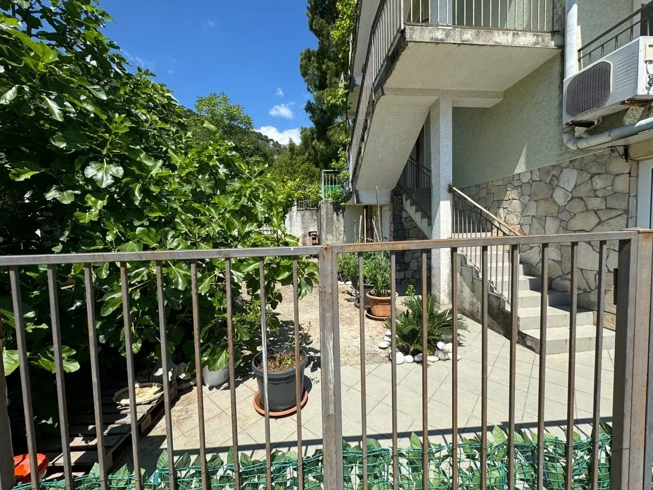 Kuca-sa-pogledom-na-more-u-naselju-Lazi-Budva-4 Kuća 337 m² – Lazi, Budva — fotografija 5