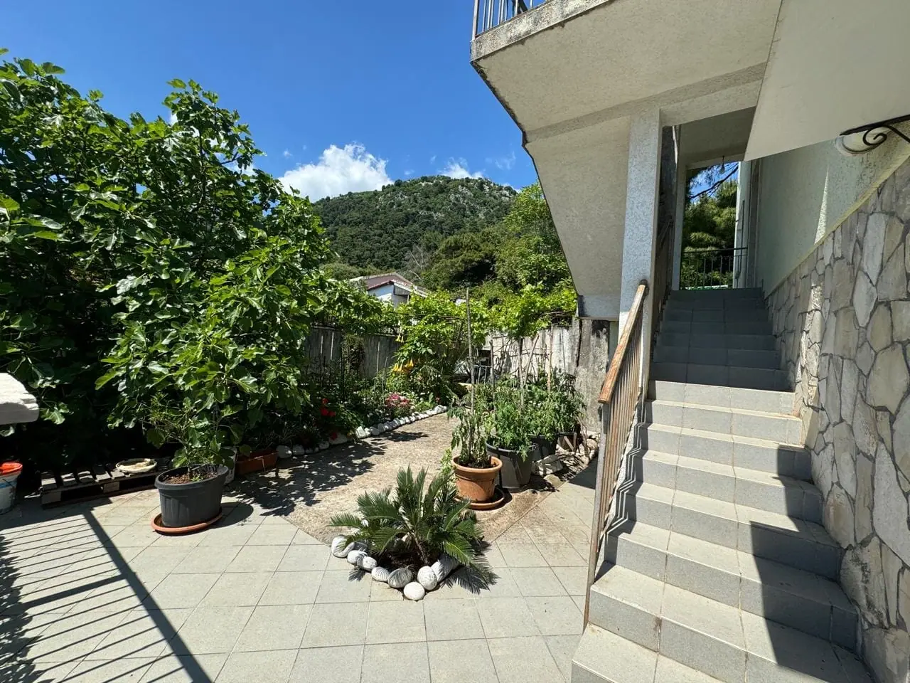 Kuca-sa-pogledom-na-more-u-naselju-Lazi-Budva-5 Kuća 337 m² – Lazi, Budva — fotografija 6