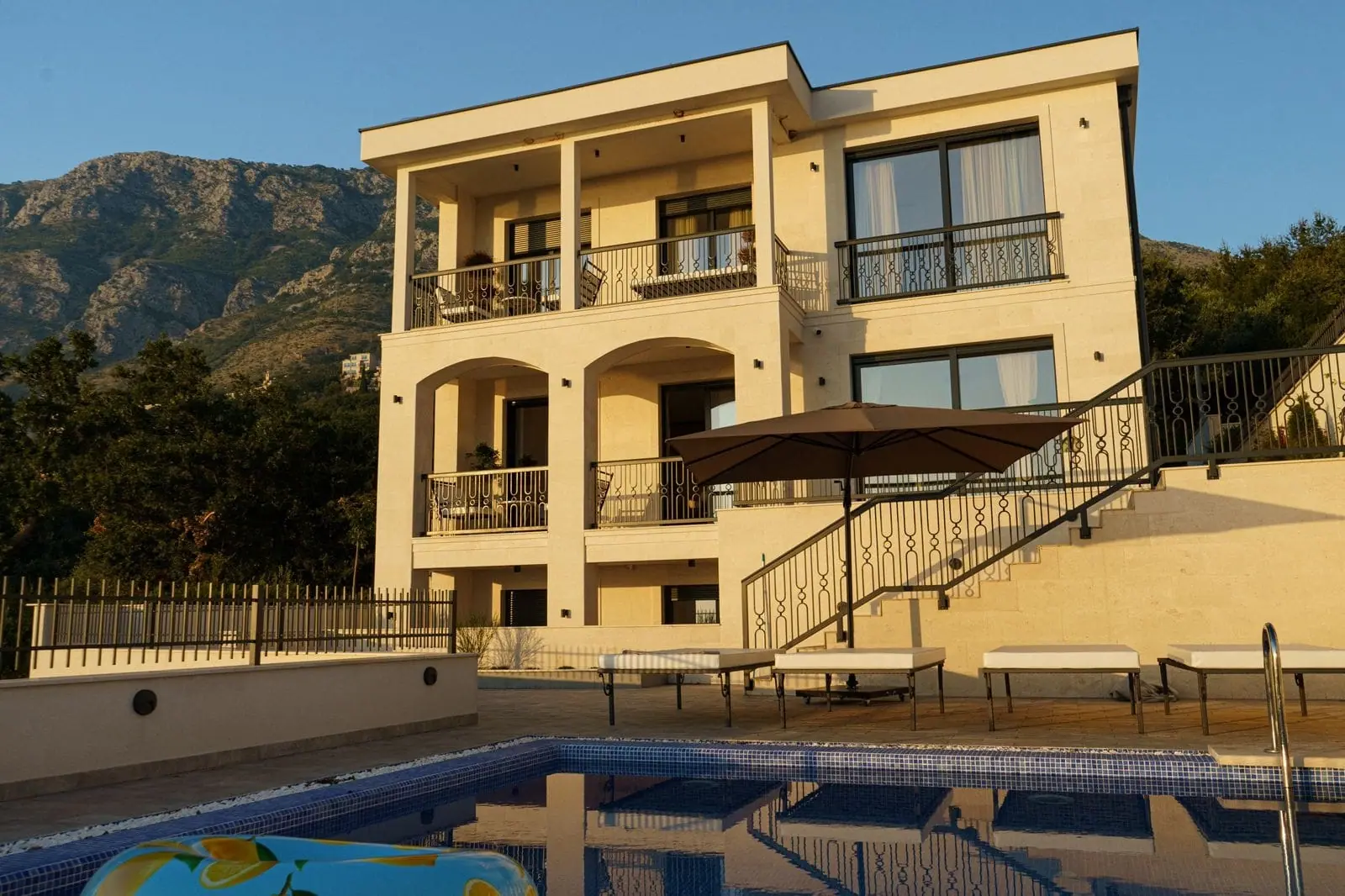 Vila-Zoe-s-bazenom-u-Skocidjevojki-Budva-2 Kuća 455 m² – Skočiđevojka, Budva — fotografija 3