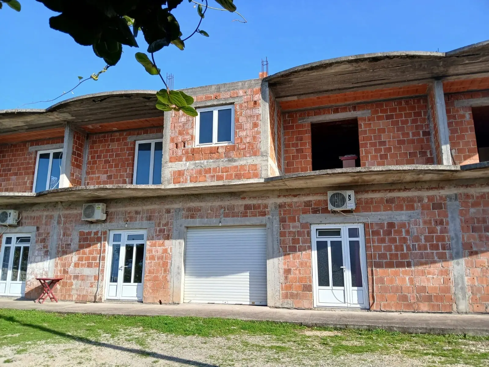 Kuca-sa-osam-stanova-u-Seocu-Budva Kuća sa osam stanova u Seocu