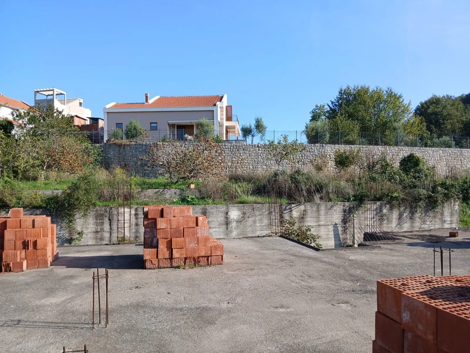 Kuca-sa-osam-stanova-u-Seocu-Budva-4 Kuća 1.300 m² – Seoce, Budva — fotografija 5