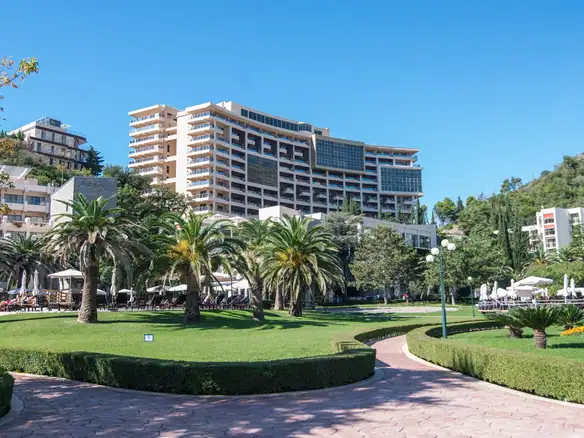 Trosoban stan 189 m² – Budva — fotografija 5