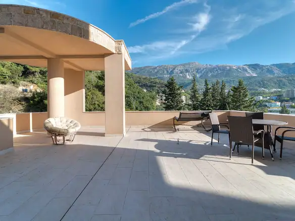 Trosoban stan 189 m² – Budva — fotografija 14