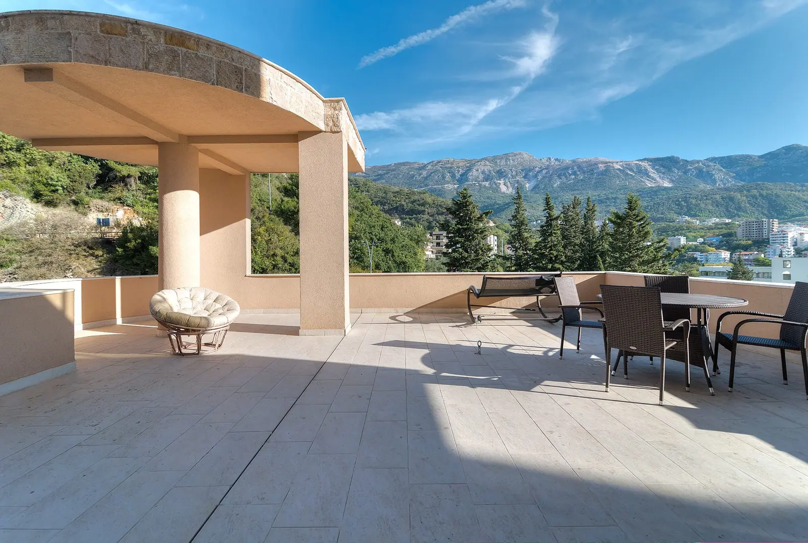 Trosoban stan 189 m² – Budva — fotografija 14