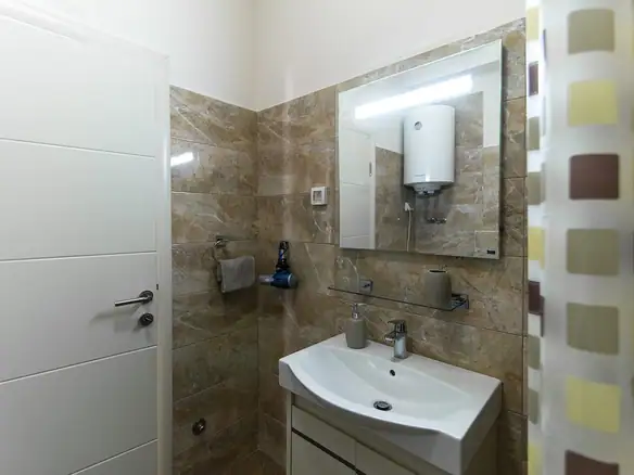 Trosoban stan 189 m² – Budva — fotografija 17
