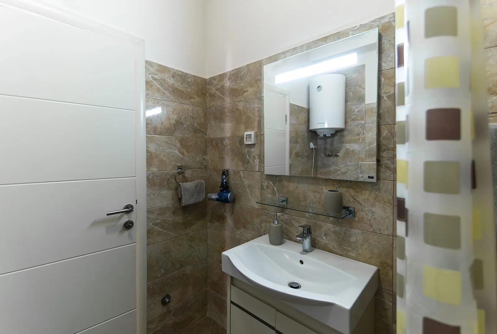 Trosoban stan 189 m² – Budva — fotografija 17