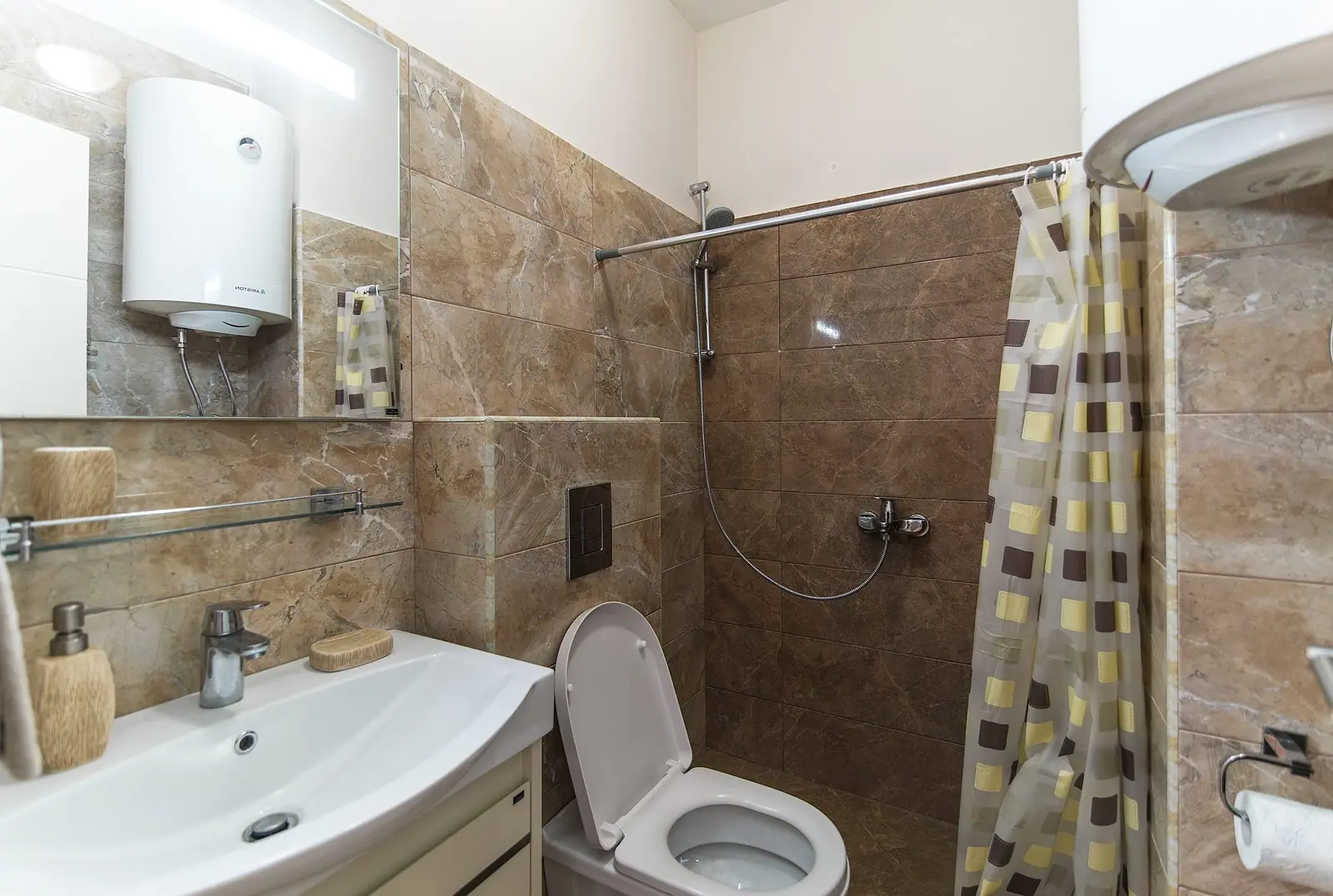 Trosoban stan 189 m² – Budva — fotografija 19