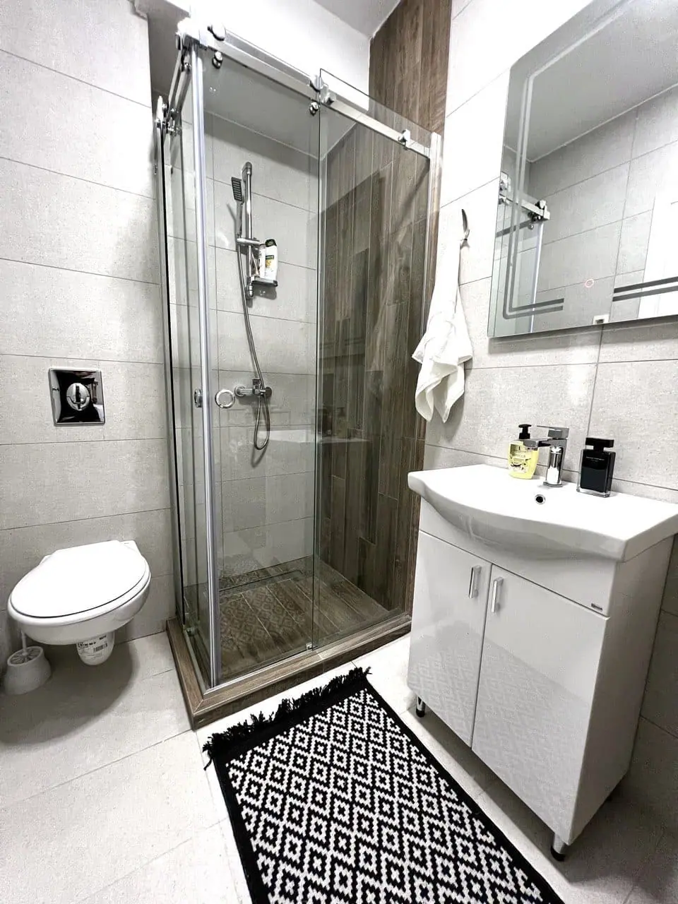 Jednosoban-stan-sa-terasom-u-Budvi-1 Jednosoban stan 43 m² – Budva — fotografija 2