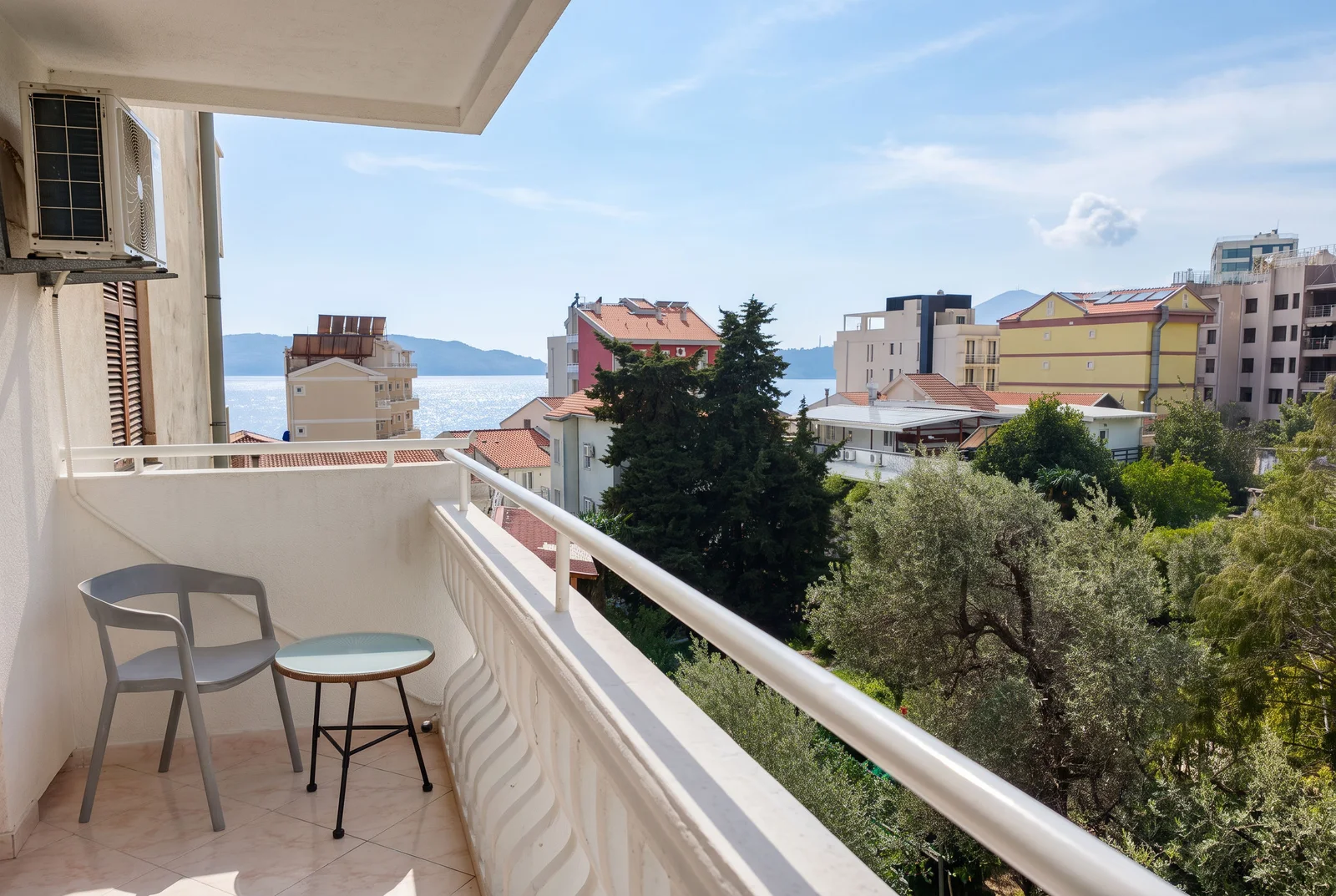 Trosoban-stan-na-prvoj-liniji-u-Rafailovicima-Budva-8 Trosoban stan 63 m² – Rafailovići, Budva — fotografija 9