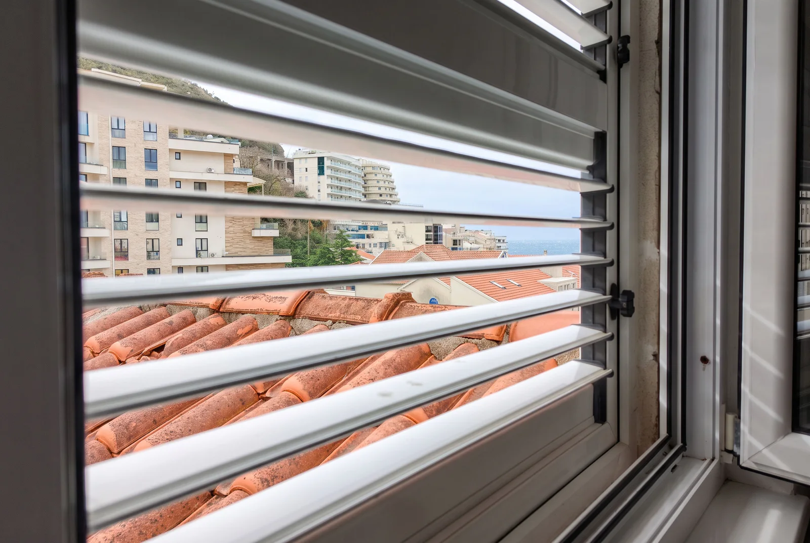Trosoban-stan-na-prvoj-liniji-u-Rafailovicima-Budva-17 Trosoban stan 63 m² – Rafailovići, Budva — fotografija 18