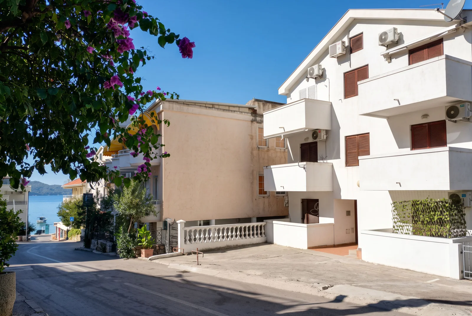 Trosoban-stan-na-prvoj-liniji-u-Rafailovicima-Budva-18 Trosoban stan 63 m² – Rafailovići, Budva — fotografija 19