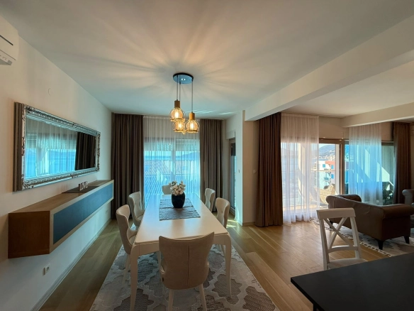 Izdavanje: Trosoban stan 140 m² – Pržno, Budva — fotografija 3