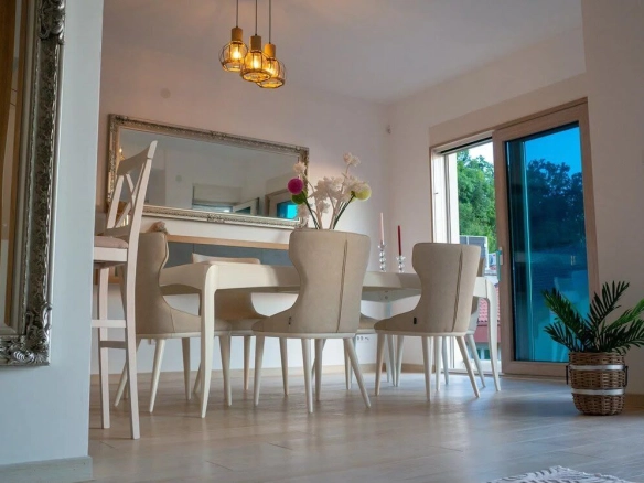 Izdavanje: Trosoban stan 140 m² – Pržno, Budva — fotografija 4