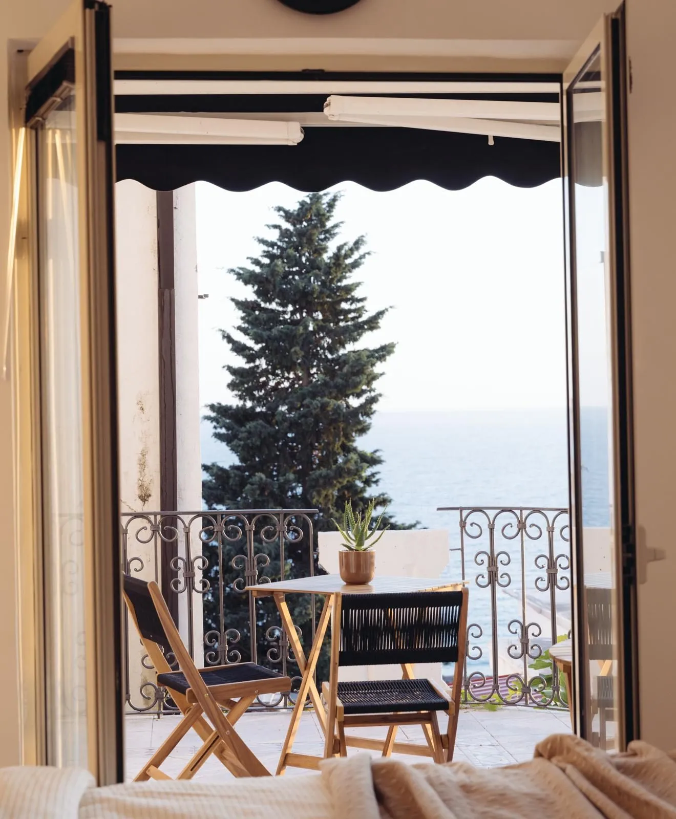 Dvosoban-stan-sa-pogledom-na-more-Sveti-Stefan-Budva-2 Dvosoban stan 74 m² – Sveti Stefan, Budva — fotografija 3