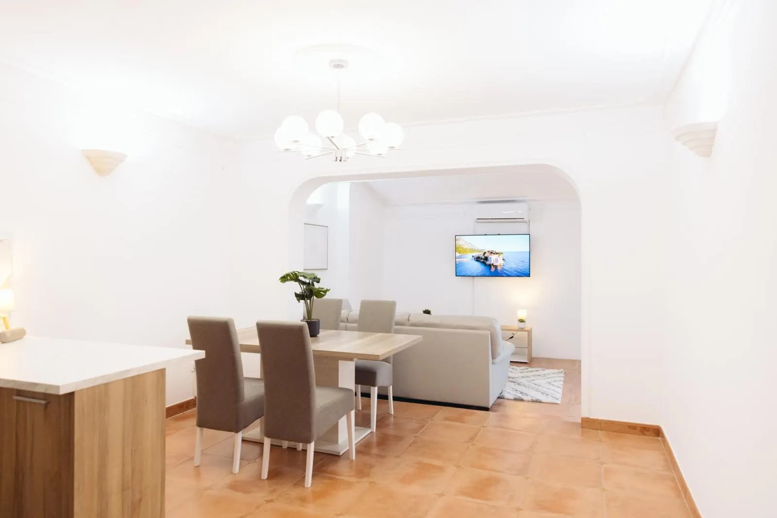 Dvosoban-stan-sa-pogledom-na-more-Sveti-Stefan-Budva-12 Dvosoban stan 74 m² – Sveti Stefan, Budva — fotografija 13