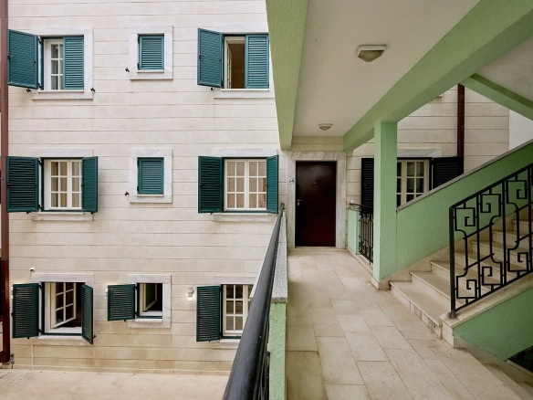 Četvorosoban stan 89 m² – Sveti Stefan, Budva — fotografija 2