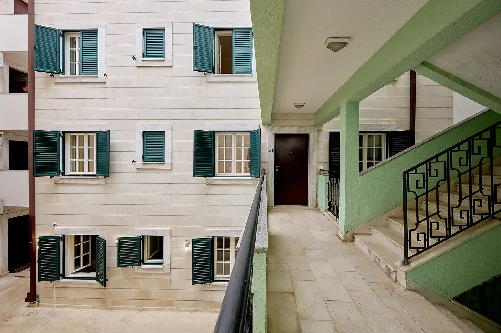Četvorosoban stan 89 m² – Sveti Stefan, Budva — fotografija 2