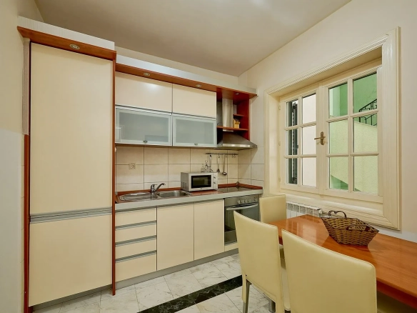 Četvorosoban stan 89 m² – Sveti Stefan, Budva — fotografija 9