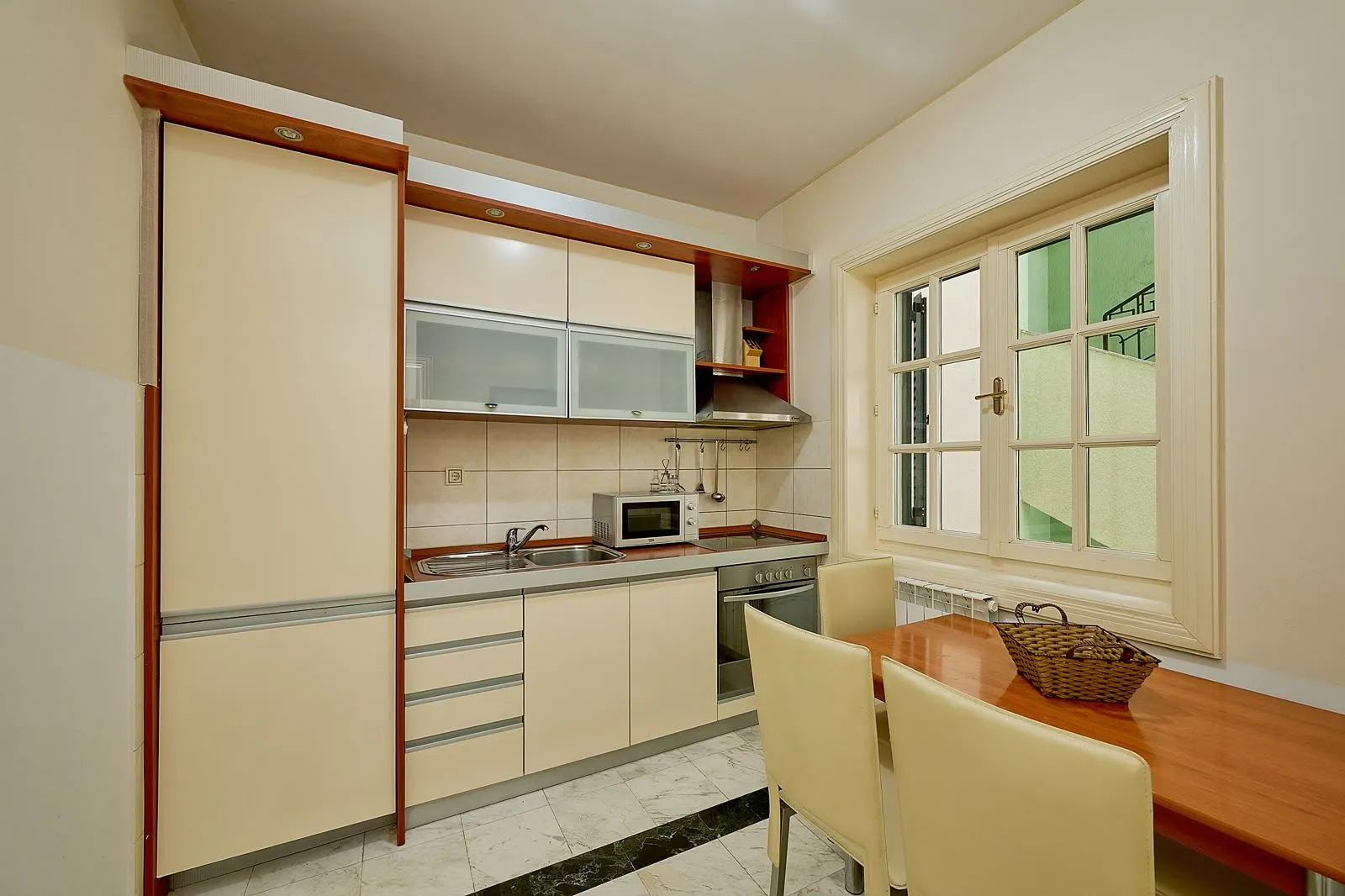 Četvorosoban stan 89 m² – Sveti Stefan, Budva — fotografija 9