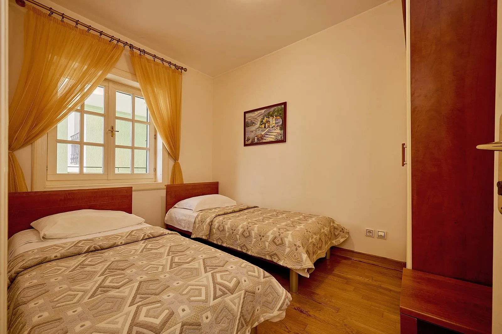 Četvorosoban stan 89 m² – Sveti Stefan, Budva — fotografija 12