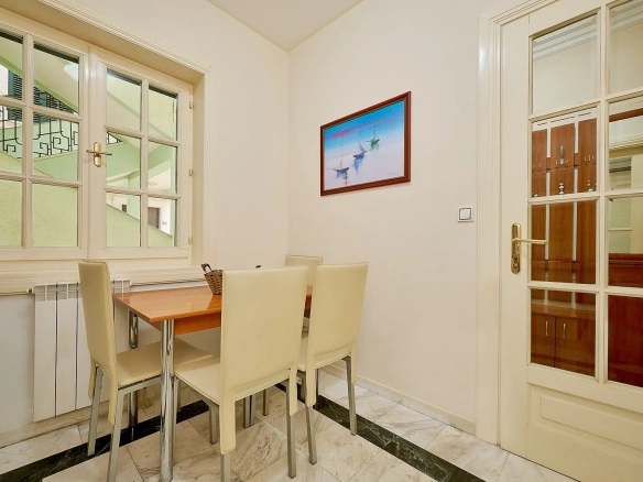 Četvorosoban stan 89 m² – Sveti Stefan, Budva — fotografija 15