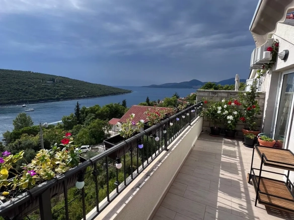 Dvosoban stan sa pogledom na more u Bigovi