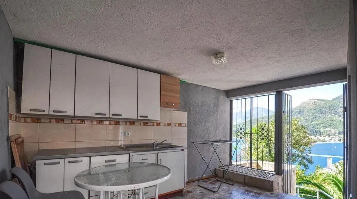 Samostojeca-kuca-sa-pogledom-na-zaliv-Opatovo-Tivat-1 Kuća 110 m² – Tivat — fotografija 2