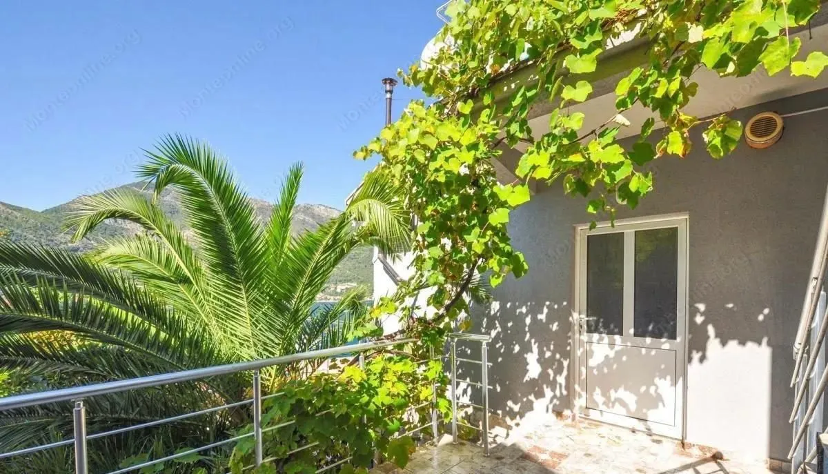 Samostojeca-kuca-sa-pogledom-na-zaliv-Opatovo-Tivat-6 Kuća 110 m² – Tivat — fotografija 7