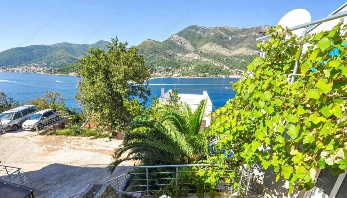 Samostojeca-kuca-sa-pogledom-na-zaliv-Opatovo-Tivat-11 Kuća 110 m² – Tivat — fotografija 12