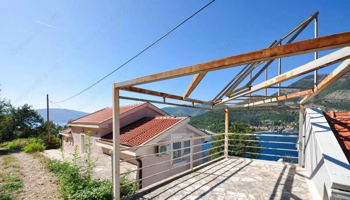 Samostojeca-kuca-sa-pogledom-na-zaliv-Opatovo-Tivat-15 Kuća 110 m² – Tivat — fotografija 16
