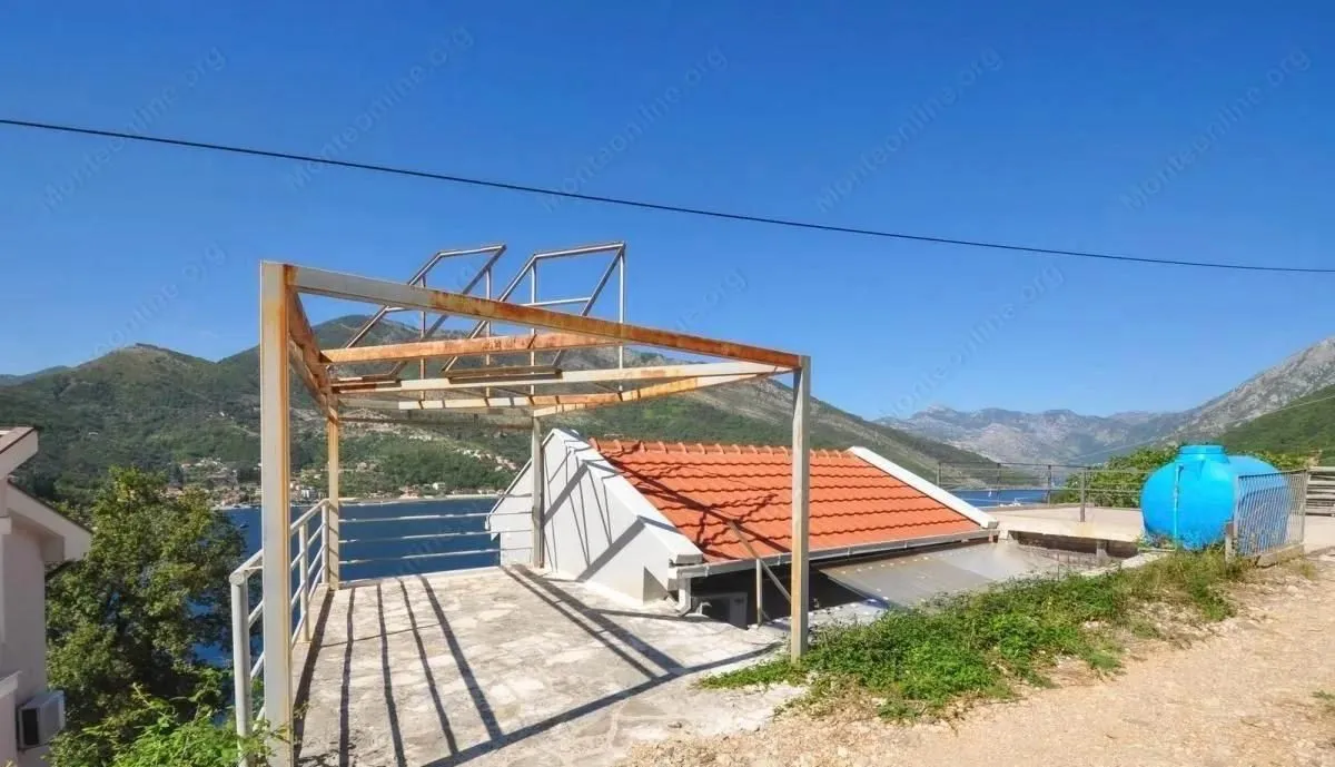 Samostojeca-kuca-sa-pogledom-na-zaliv-Opatovo-Tivat-18 Kuća 110 m² – Tivat — fotografija 19