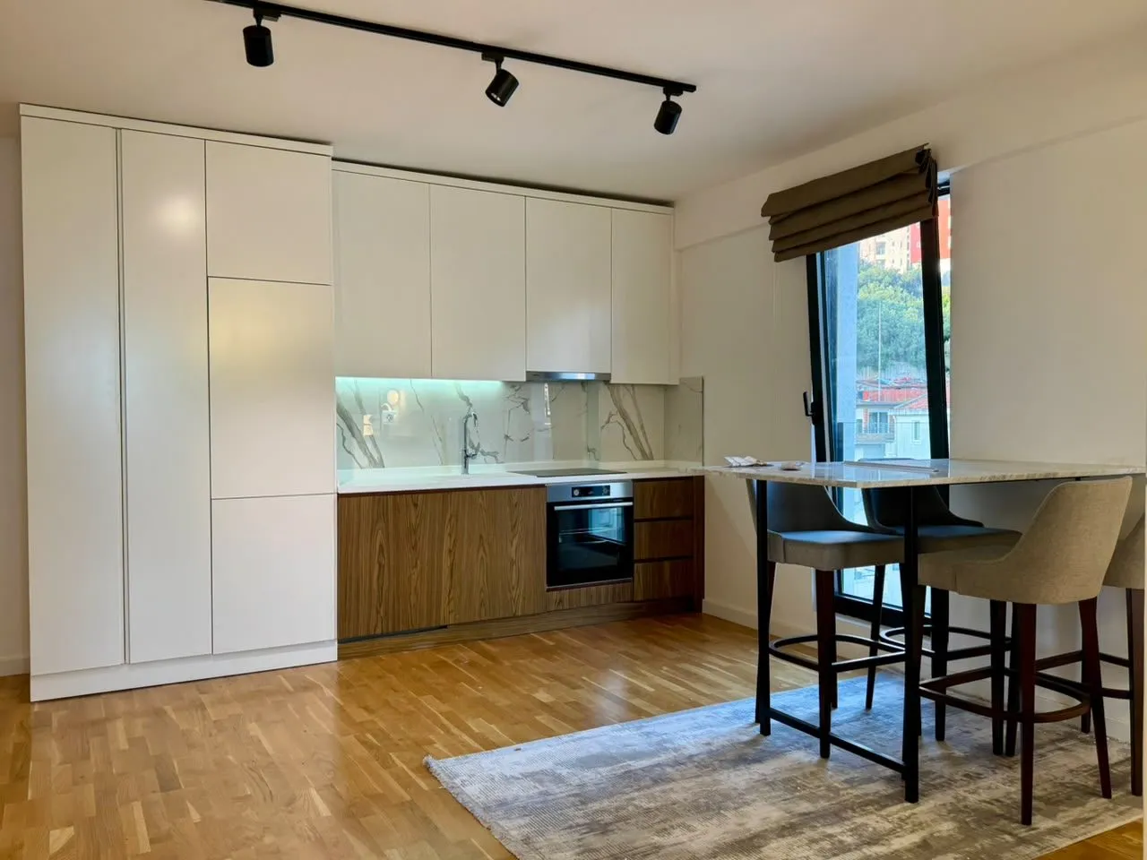 Dvosoban-stan-sa-pogledom-na-more-Rafailovici-Budva-12 Izdavanje: Dvosoban stan 77 m² – Rafailovići, Budva — fotografija 13