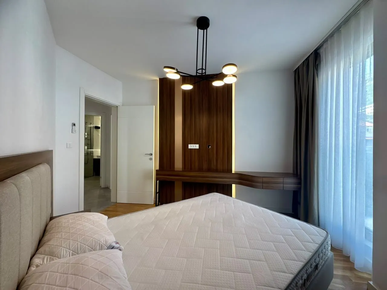 Dvosoban-stan-na-prvoj-liniji-u-Rafailovicima-Budva-2 Izdavanje: Dvosoban stan 77 m² – Rafailovići, Budva — fotografija 3