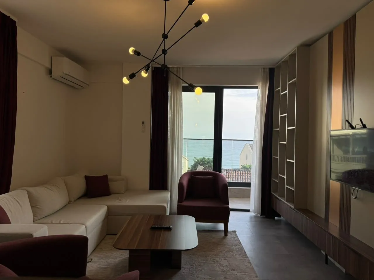Dvosoban-stan-na-prvoj-liniji-u-Rafailovicima-Budva-3 Izdavanje: Dvosoban stan 77 m² – Rafailovići, Budva — fotografija 4