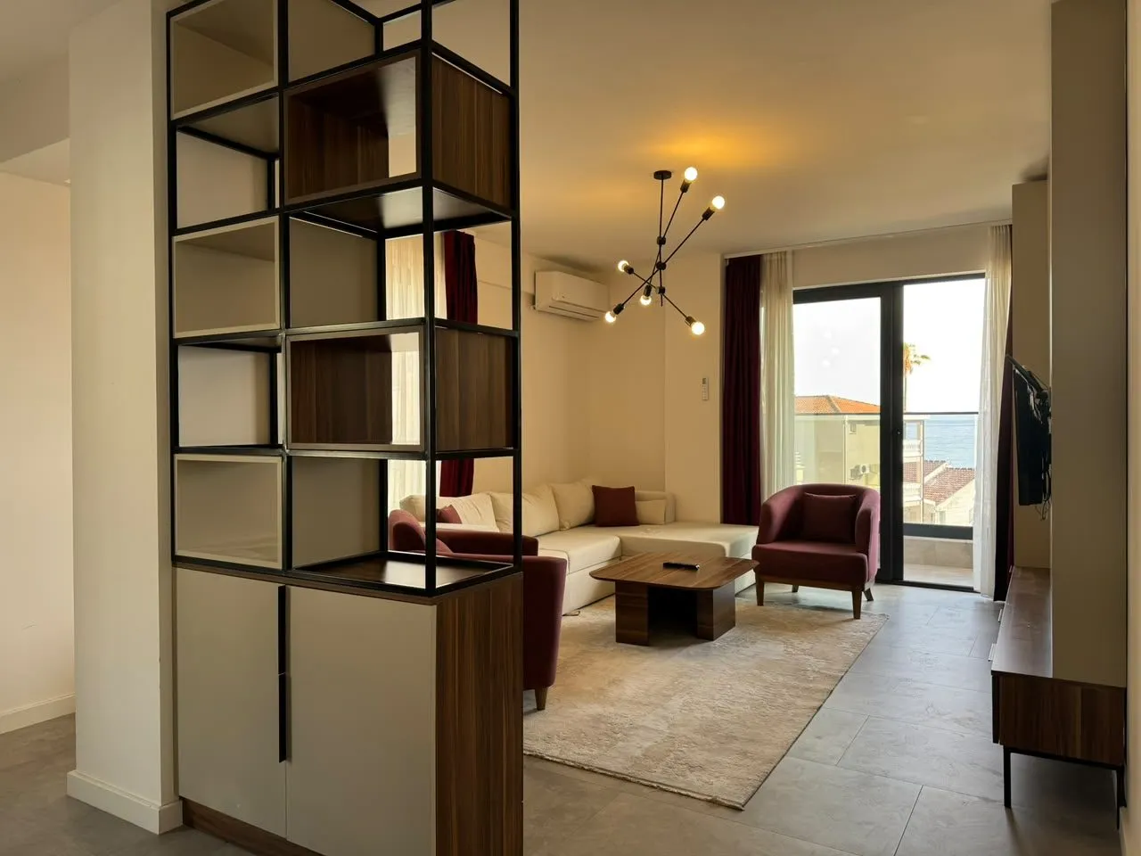 Dvosoban-stan-na-prvoj-liniji-u-Rafailovicima-Budva-12 Izdavanje: Dvosoban stan 77 m² – Rafailovići, Budva — fotografija 13