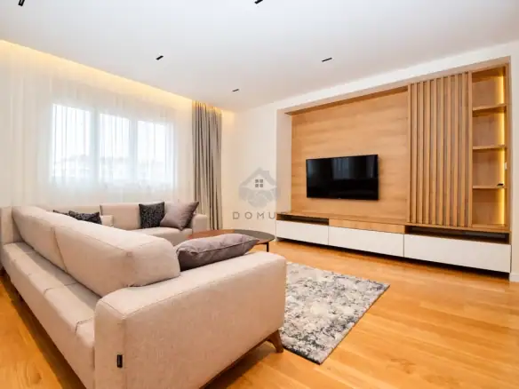 Dvosoban stan 95 m² + garaža