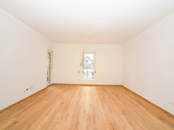Trosoban nov stan 82 m²