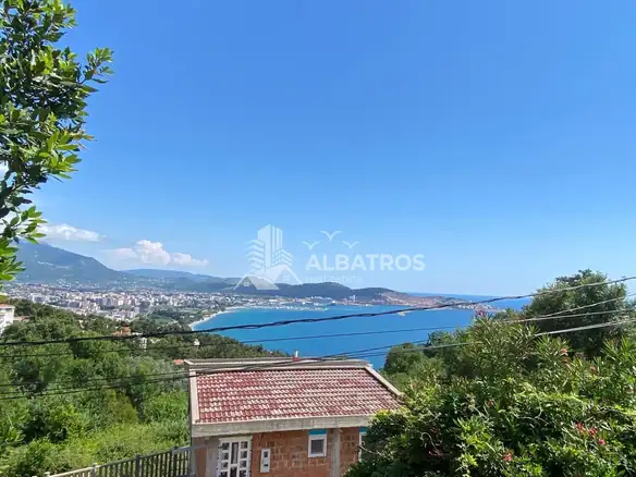 Kuća sa uređenim dvorištem u Zeleном pojasu