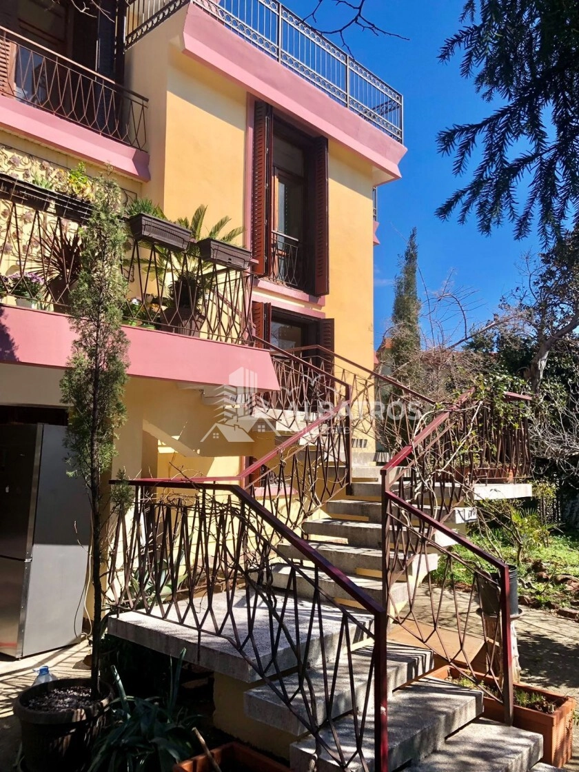 Trospratna-kuca-sa-terasama-u-Susnju-Bar-1 Kuća 300 m² – Šušanj, Bar — fotografija 2