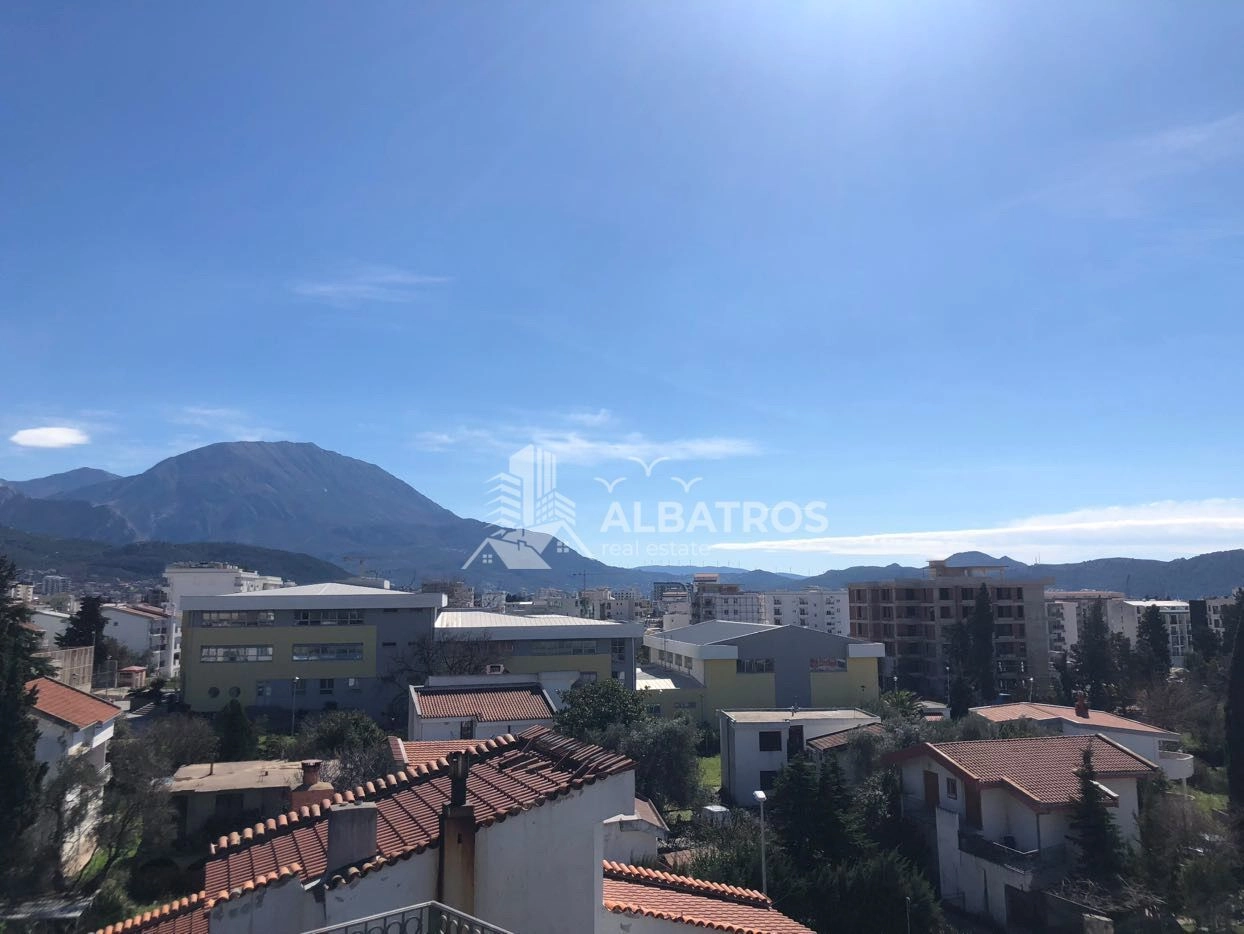 Trospratna-kuca-sa-terasama-u-Susnju-Bar-7 Kuća 300 m² – Šušanj, Bar — fotografija 8