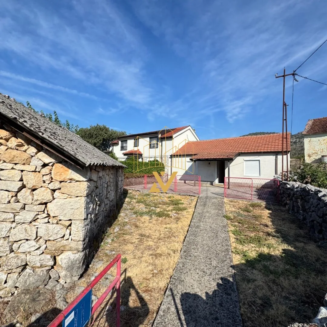 Kuca-na-prodaju-–-Brezine-Podgorica-2 Kuća 170 m² – Brežine, Podgorica — fotografija 3