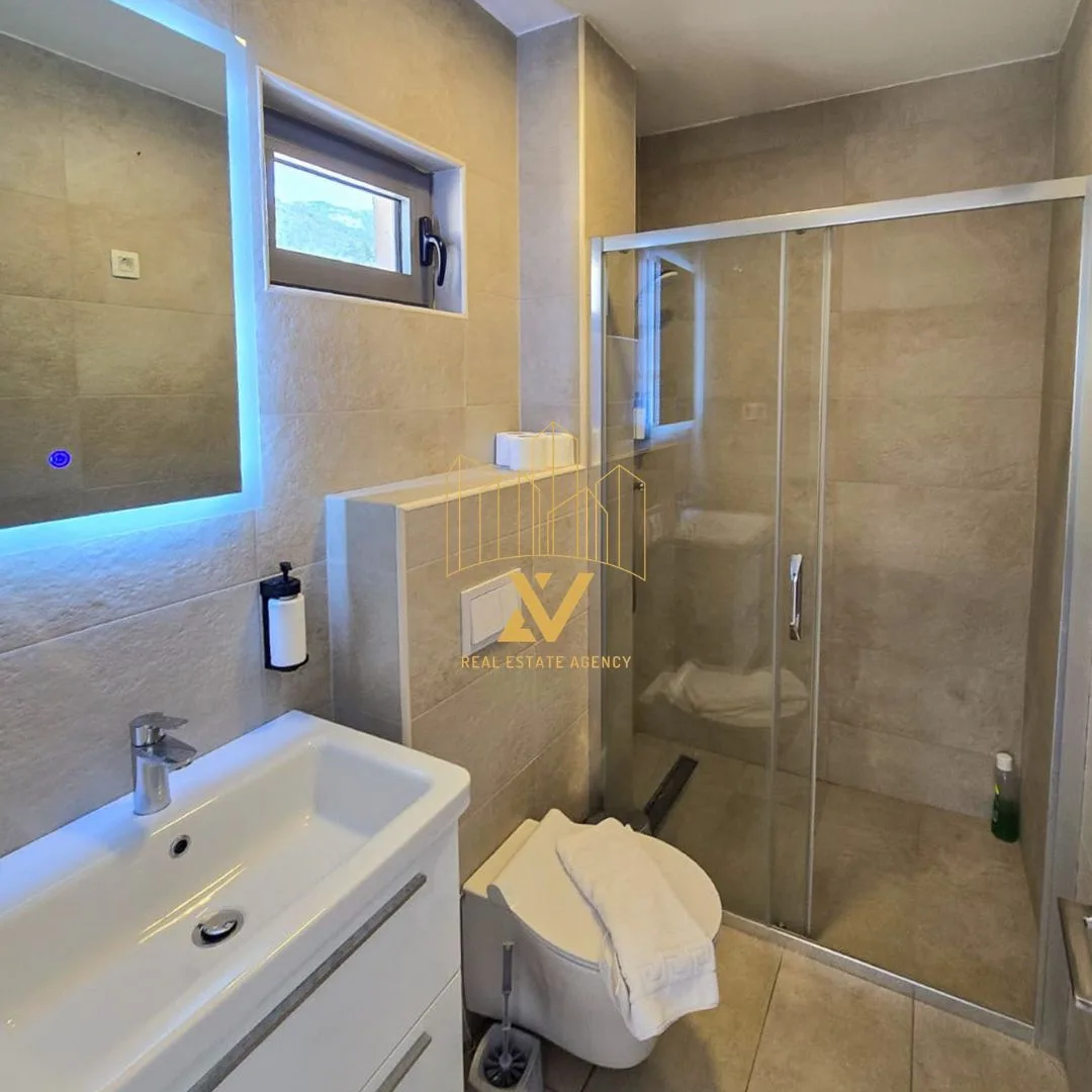 Dvosoban-stan-sa-pogledom-na-more-na-prodaju-–-Kavac-Kotor-41-m²-7 Dvosoban stan 41 m² – Kavač, Kotor — fotografija 8