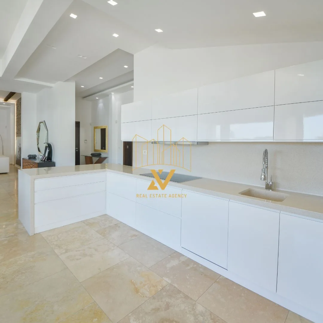 Trosoban stan 218 m² – Centar, Budva — fotografija 4