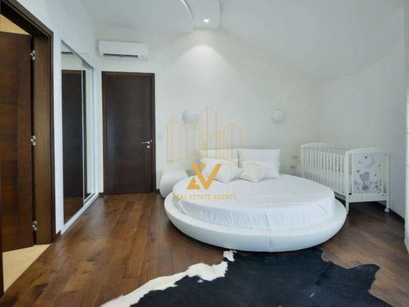 Trosoban stan 218 m² – Centar, Budva — fotografija 8
