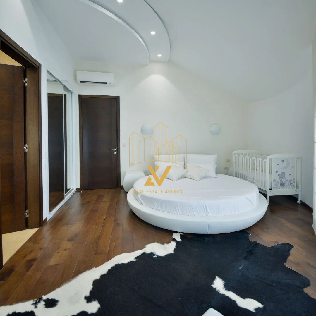 Trosoban stan 218 m² – Centar, Budva — fotografija 8