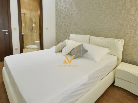 Trosoban stan 218 m² – Centar, Budva — fotografija 13